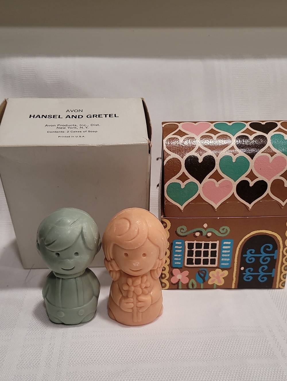 Avon Hansel and Gretel Soap Figurine Pair in Pink & Blue NOS